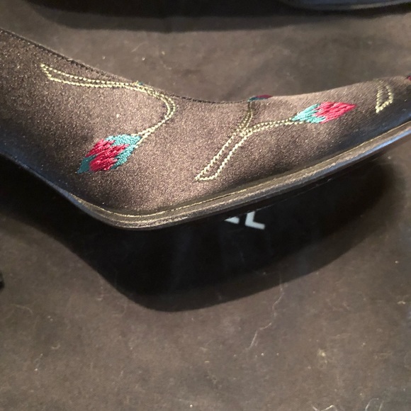 ZEITGEIST BLACK FLORAL PRINT BLOCK HEEL PUMPS happy Valentine’s Day - Picture 8 of 8